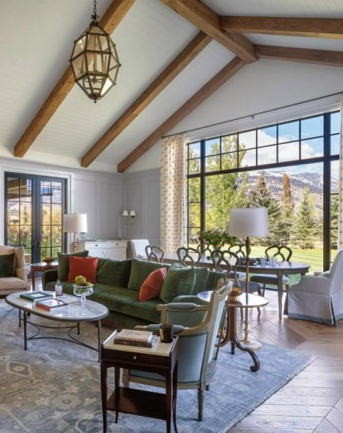 Это пространство, где каждый уголок дышит жизнью и радостью. 05