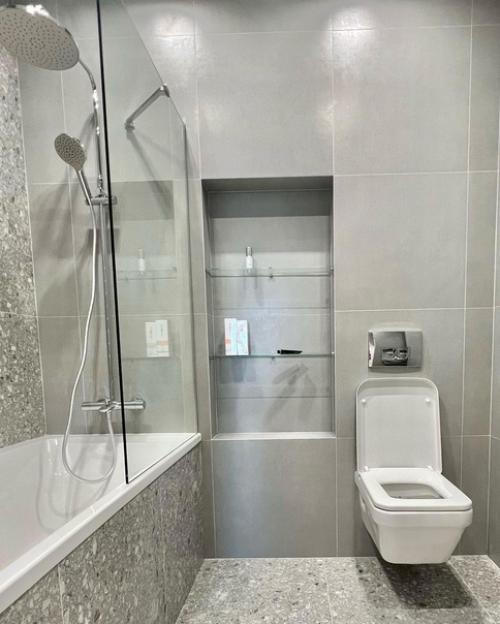 В квартире 2 спальни, кухня - гостиная, техническая комната с гардеробом. 05