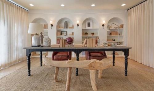 Дом американской супермодели, актрисы и певицы Тайры бэнкс: калифорнийский особняк 1926 года выполнен в колониальном стиле. 04