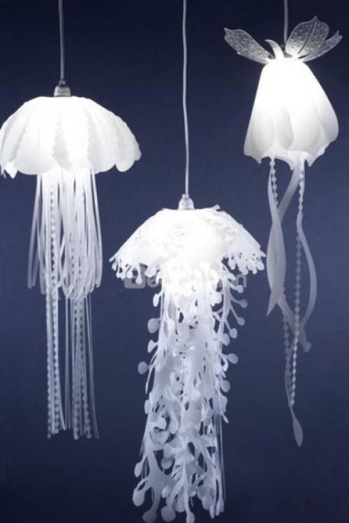 Светильник в виде медузы - экстравагантная идея, которую можно воплотить в том числе своими руками. 04