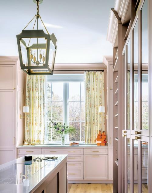 Это пространство, где каждый уголок дышит жизнью и радостью. 02