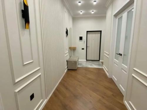 3-х комнатах квартира, площадью 83, 6 квадратных метров. 04