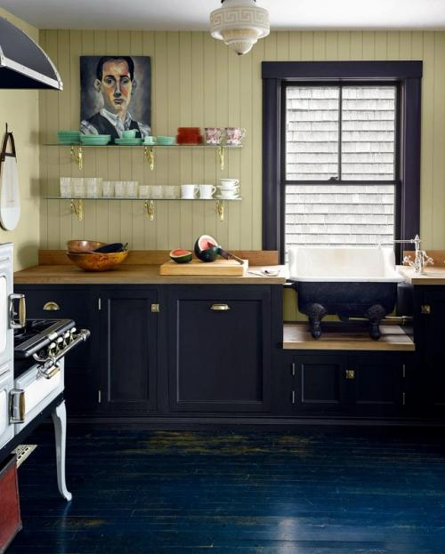 Это гармоничное сочетание смелой цветовой палитры и натуральных материалов, создающих атмосферу стиля, тепла и благородства. 09