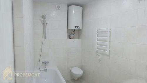 Квартира просторная, очень уютная, светлая, выполнен дизайнерский ремонт. 07