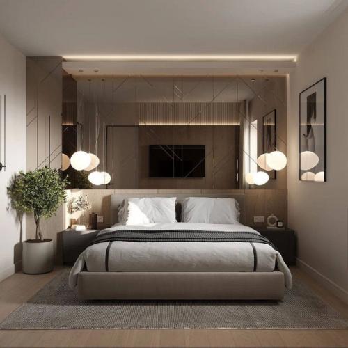 Современный интерьер спальни, который прекрасно вписывается в небольшую площадь комнаты, не перегружает пространство. 03
