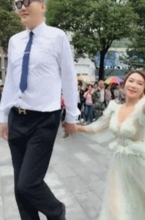 Китаянка решила отомстить своему бывшему мужу за измену. 04