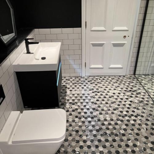 Санузел готов.  Работа велась по дизайн - проекту с авторским надзором. 04