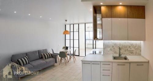 Квартира просторная, очень уютная, светлая, выполнен дизайнерский ремонт. 01