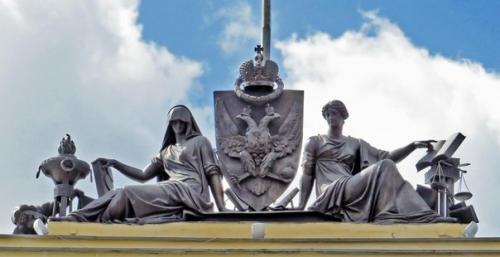 Самые красивые скульптуры на крышах и фасадах зданий Петербурга. 04