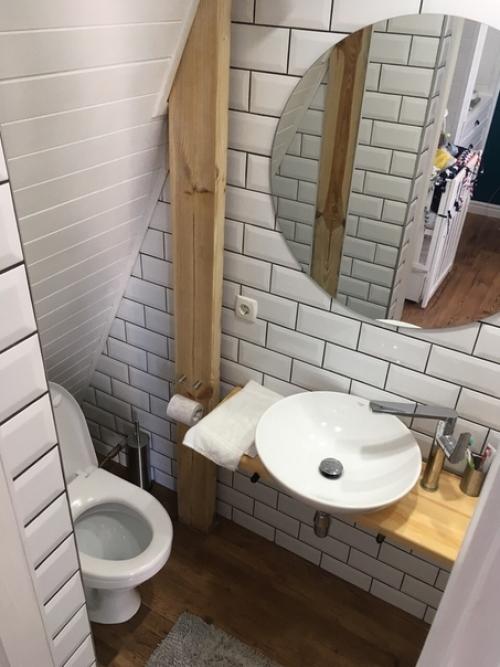 Студия на мансарде.  Над дизайном сидел сам, реализация самостоятельно без помощников. 08