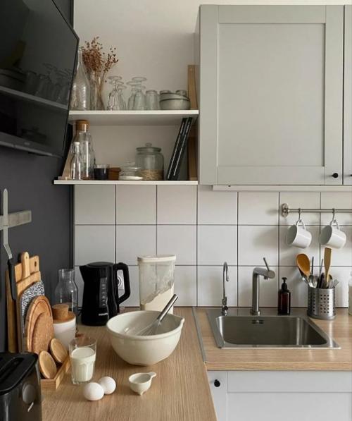 Максимально простая, но стильная и эргономичная кухня. 01