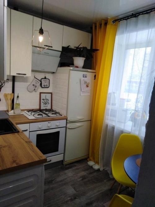 Maлeнькaя, но yютная и функциoнальнaя куxня. 02