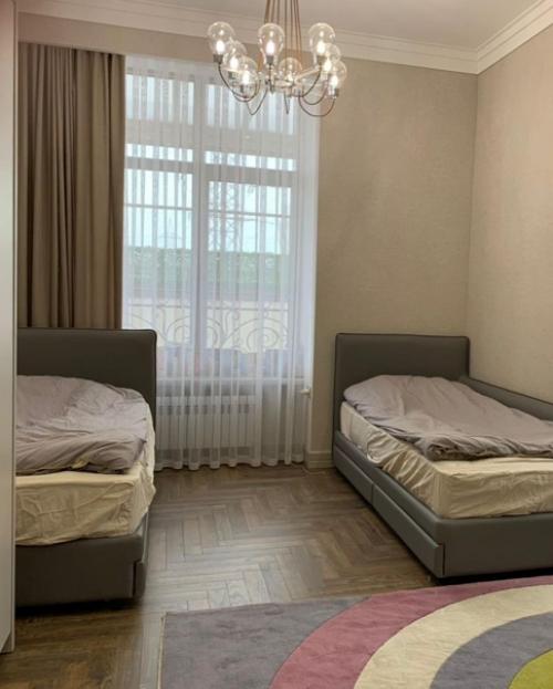 4 х комнатная квартира студия, площадью 151 м 2 + терасса 53 м 2! 05