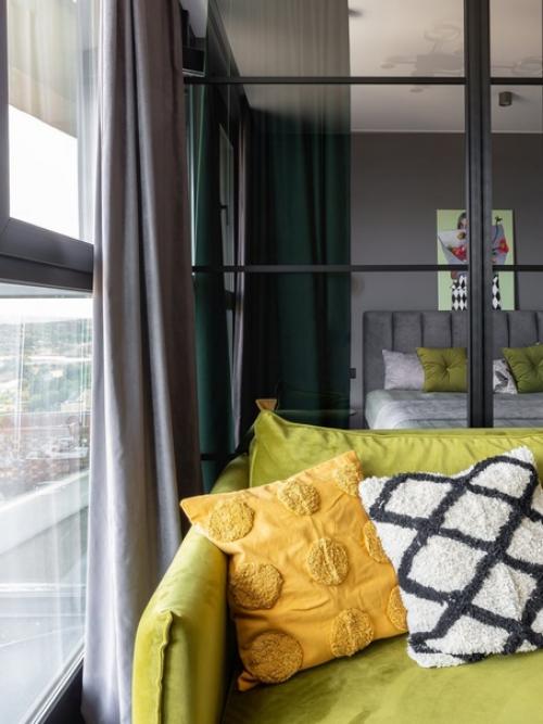 Интерьер квартиры, выполненный в нестандартных цветах. 01