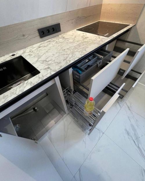 А это наша новая кухня сразу после монтажа. 05