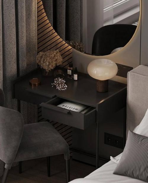 Интерьер спальни отражает стиль и предпочтения владельцев, создавая уютную обстановку для отдыха и релаксации. 06