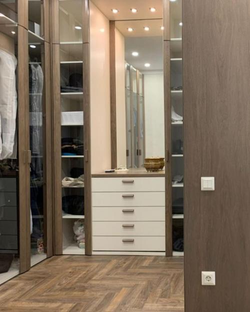 4 х комнатная квартира студия, площадью 151 м 2 + терасса 53 м 2! 02