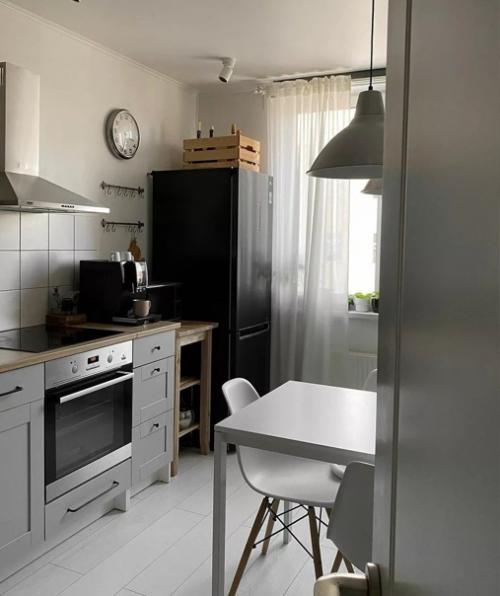 Максимально простая, но стильная и эргономичная кухня. 02