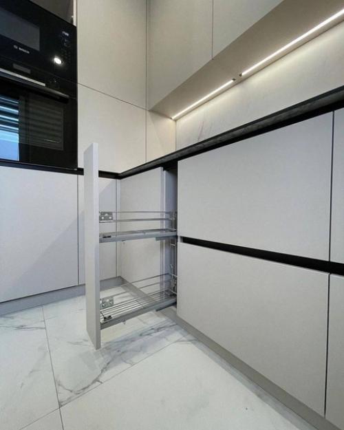 А это наша новая кухня сразу после монтажа. 04