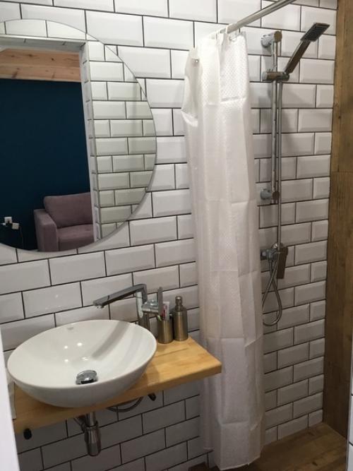 Студия на мансарде.  Над дизайном сидел сам, реализация самостоятельно без помощников. 07