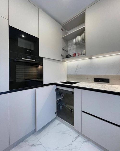 А это наша новая кухня сразу после монтажа. 01