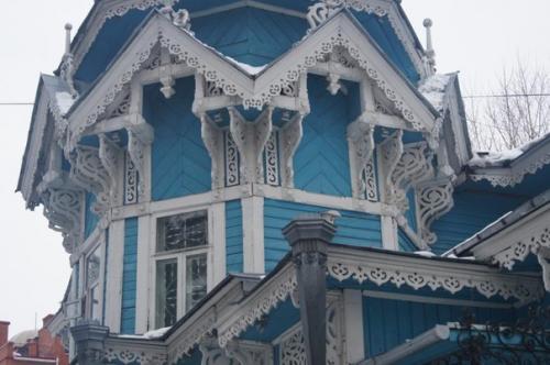 Деревянное кружево - тончайшая резьба, украшающая дома XIX века на улицах Томска. 06