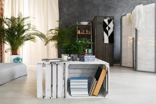 Ящики и паллеты можно использовать в интерьере не , внимание, только по их прямому назначению. 04