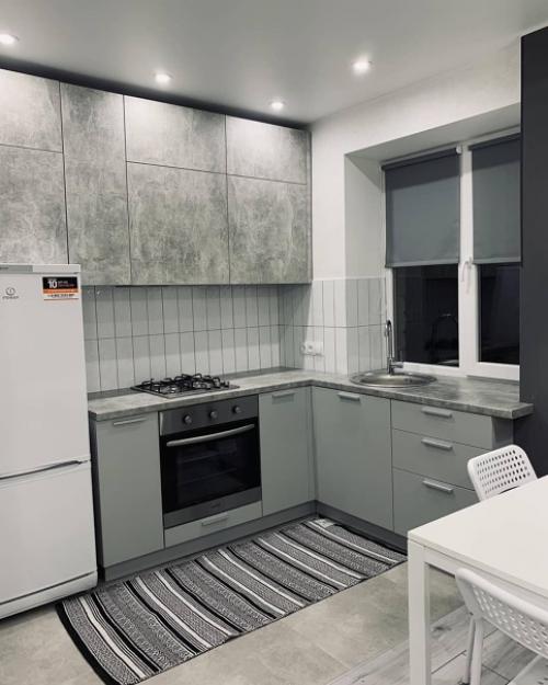 Квартира состоит из огромной кухни - студии, площадью 25 кв. 01