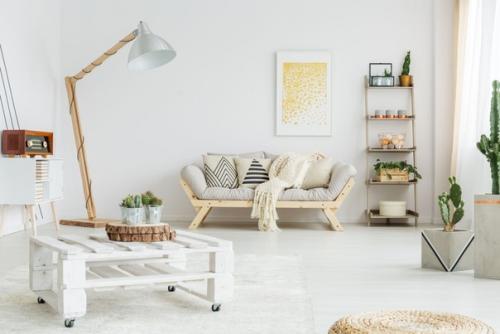 Ящики и паллеты можно использовать в интерьере не , внимание, только по их прямому назначению. 02