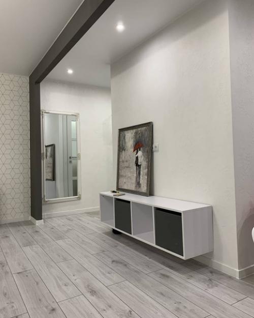 Квартира состоит из огромной кухни - студии, площадью 25 кв. 06