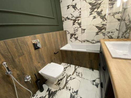 Спланирована квартира в 2 отдельные спальни и кухню - гостиную. 06