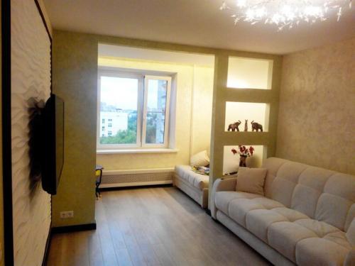 Сделали ремонт большой комнаты 18 кв. 03