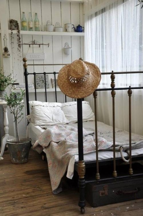 Металлическая односпалка есть у многих из нас - у кого то уже пристроена, а кто то так и не придумал, куда ее можно поставить. 03