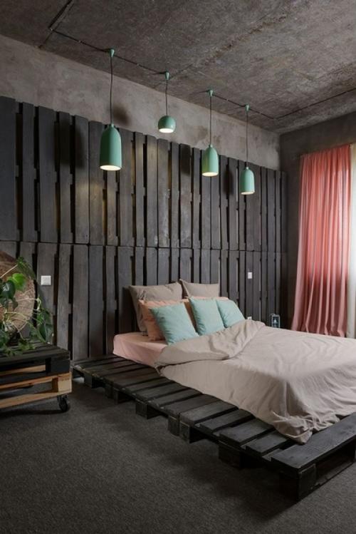 Ящики и паллеты можно использовать в интерьере не , внимание, только по их прямому назначению. 01