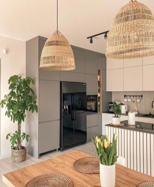 Совсем недавно переехали и обустроили загородный дом. 02