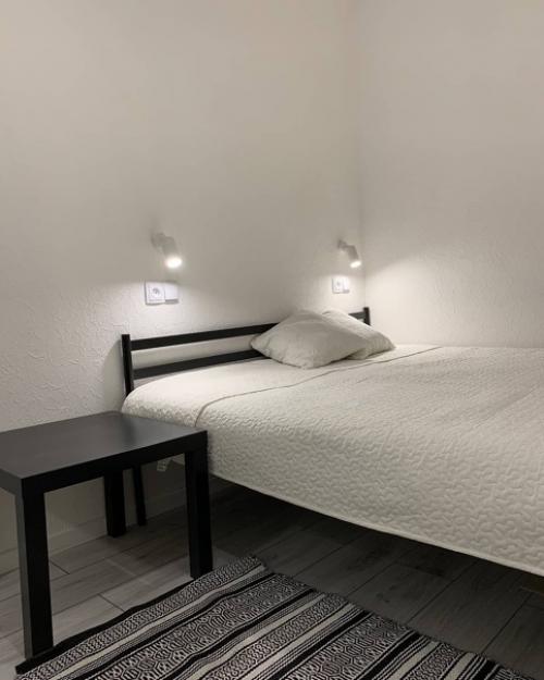 Квартира состоит из огромной кухни - студии, площадью 25 кв. 02