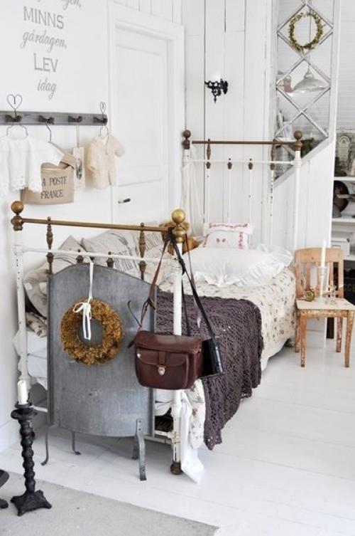 Металлическая односпалка есть у многих из нас - у кого то уже пристроена, а кто то так и не придумал, куда ее можно поставить. 06