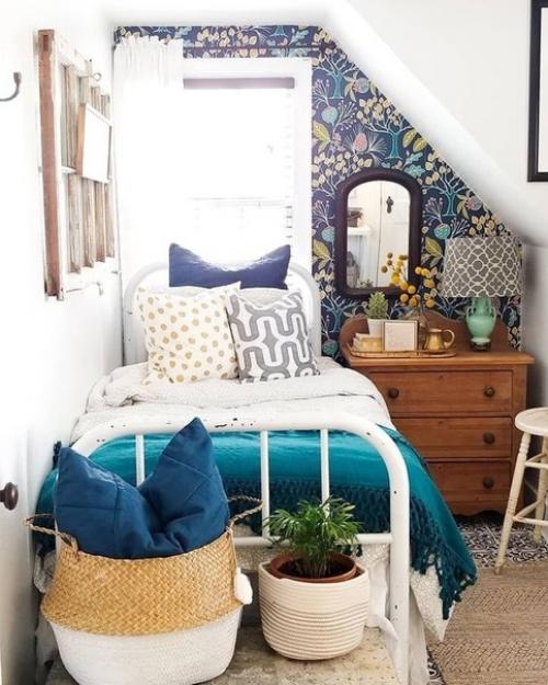 Металлическая односпалка есть у многих из нас - у кого то уже пристроена, а кто то так и не придумал, куда ее можно поставить. 02