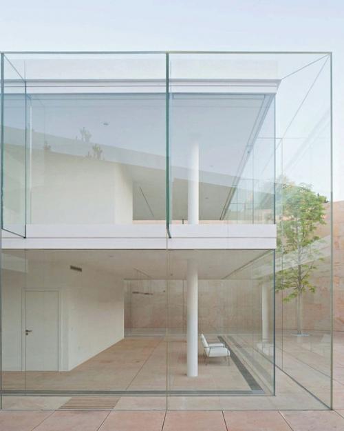 Это необычное офисное здание - дело рук испанского архитектора Альберто кампо баеза. 04