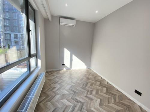 Спланирована квартира в 2 отдельные спальни и кухню - гостиную. 07