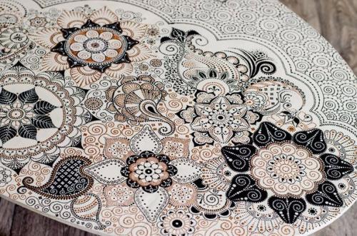 Столик с точечной росписью. 02