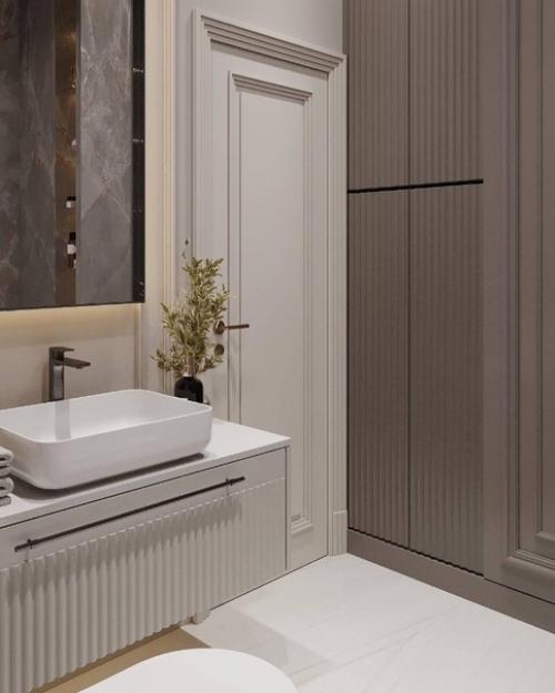 В этой ванной комнате царит благородная атмосфера. 03