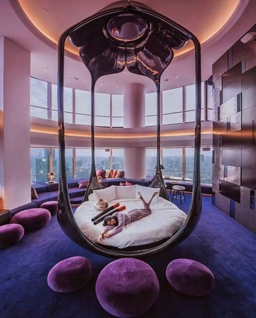 Кровать - ключевой элемент спальной комнаты, оформление которого требует особого внимания. 02