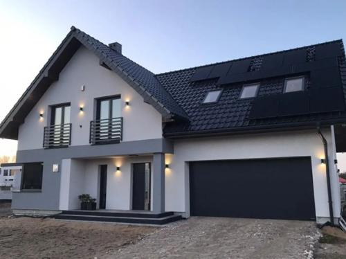 Сейчас занимаемся отделкой и обустройством территории. 02