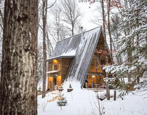 Уютный A - Frame домик среди природы - архитектура, в которой хочется раствориться. 01