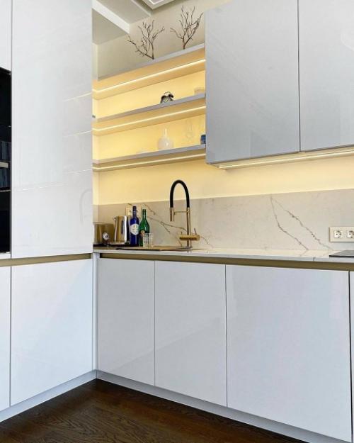 Эмаль, глянец.  Золотая ручка гола. 02