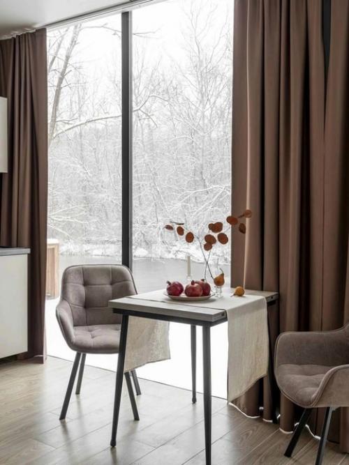 Красивый зеркальный дом действительно своей необычностью и современным стилем поражает. 07