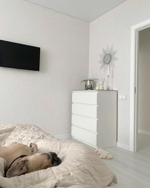 Очень уютная и светлая спальня после капитального ремонта. 03