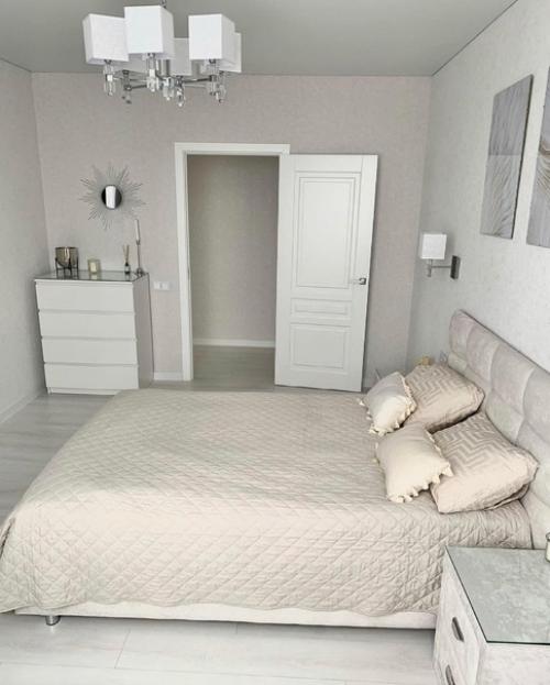 Очень уютная и светлая спальня после капитального ремонта. 02