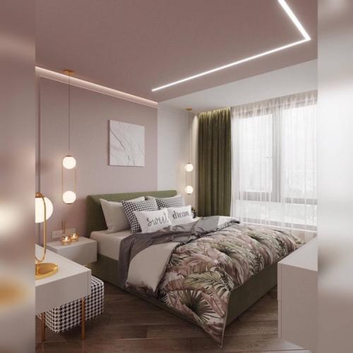 Мягкие пастельные тона, бархатистый зелёный и припыленный розовый, использование геометрии делают дизайн спальни уютным и изысканным. 02